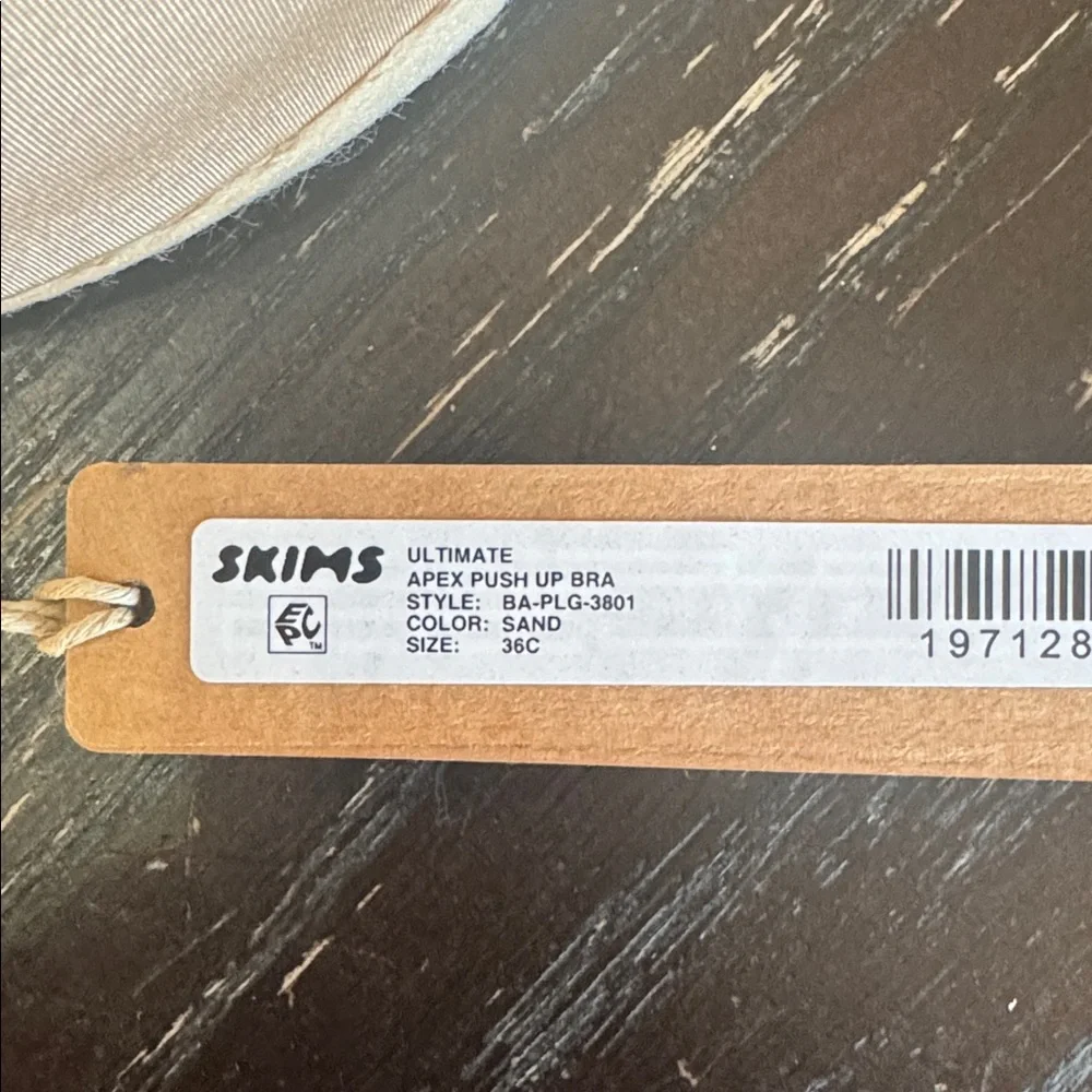 SKIMS ultimate Apex push-up bra - Picture 2 of 6
